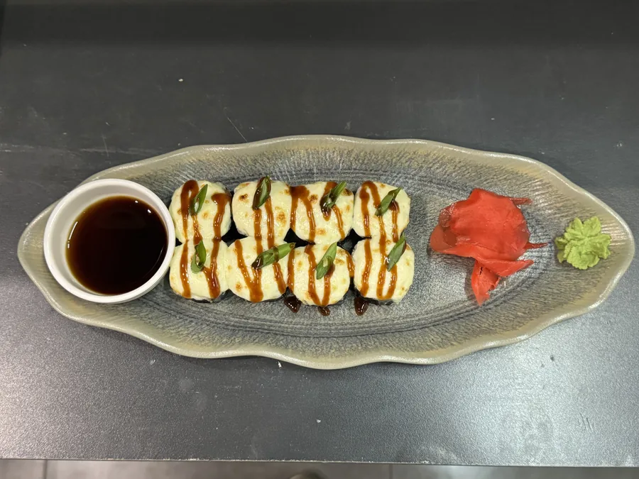 Суши запеченный с курицей