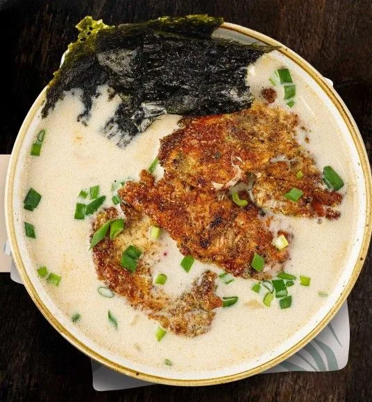 Сливочный рамен с курицей